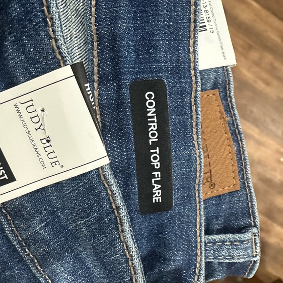 Judy Blue Flare Jeans - Picture 6 of 6